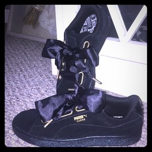 PUMA velvet bow throwback kicks